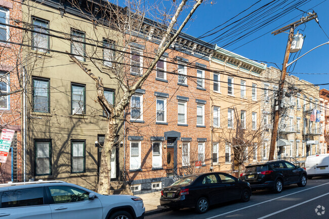 Building Photo - 352 7th St