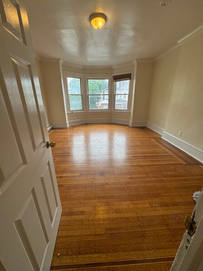 Primary bedroom - 1118 Lindley Ave