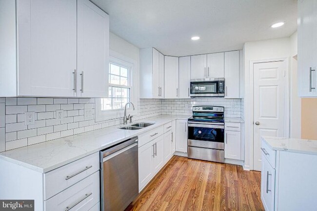 Building Photo - 8950 Cannon Ridge Dr