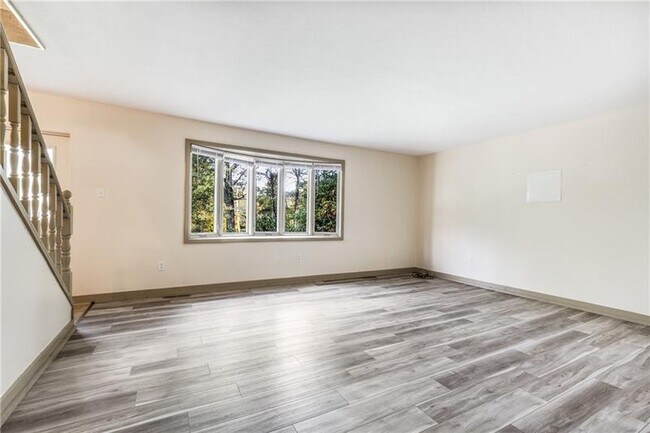 Building Photo - 580 Ambridge