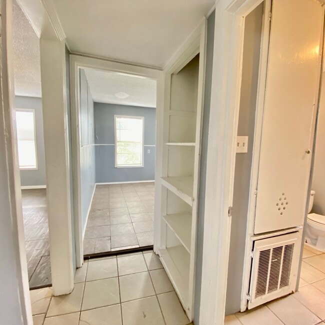 Building Photo - Handyman Special $0 First Month's Rent / “...