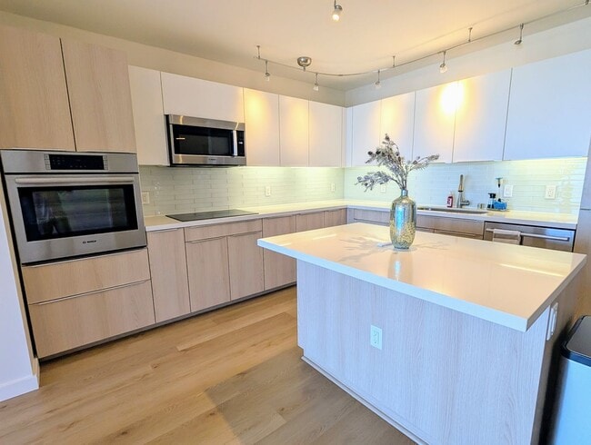 Building Photo - Sweeping Ocean Views at Symphony, 2 Bed, 2...