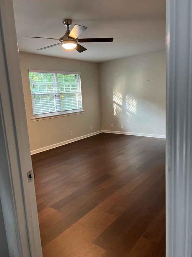 Foto del edificio - 353 Huntington Ridge Dr