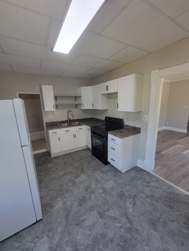 Building Photo - 516 2nd Ave S