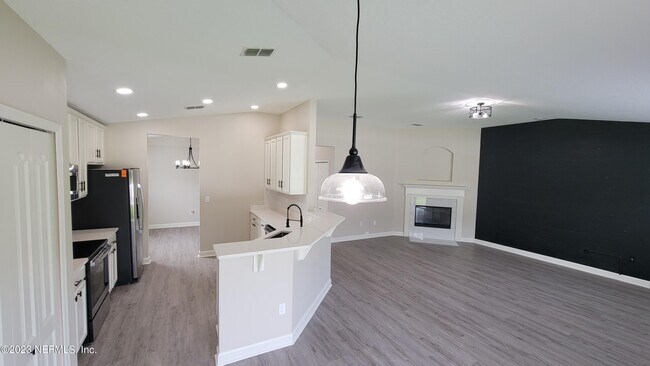 Foto del edificio - 2735 Woodsdale Dr