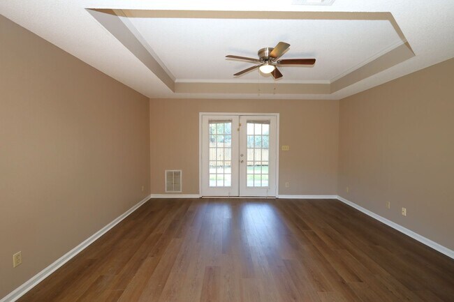 Building Photo - 203 Blue Pool Dr