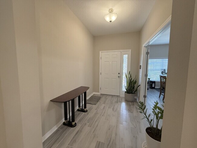 Building Photo - "Charming 3-Bed Oasis with 2 Full Baths in...