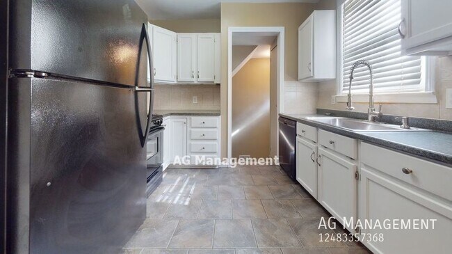 Foto del edificio - 916 N Kenwood Ave - Welcome Home to this F...