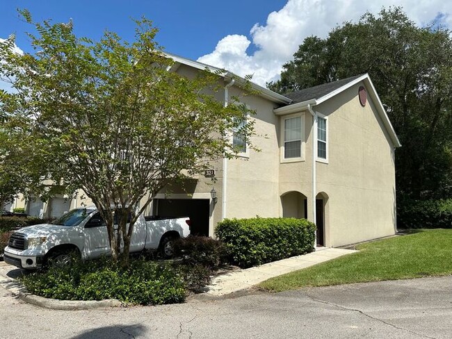 Building Photo - Charming 3 bedroom Townhome