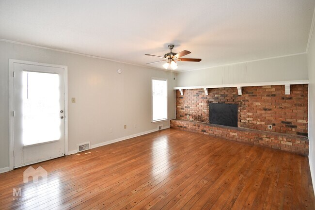 Building Photo - 3369 Foxwood Dr