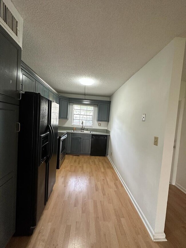 Foto del edificio - 301 Olivewood Pl