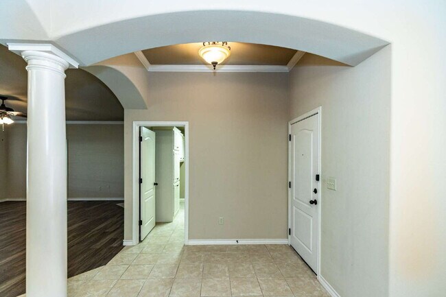 Foto del edificio - Gorgeous townhome!