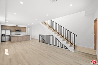 Building Photo - 2123 Cloverdale Ave