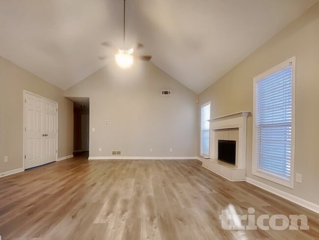 Building Photo - 3021 Tennyson Dr