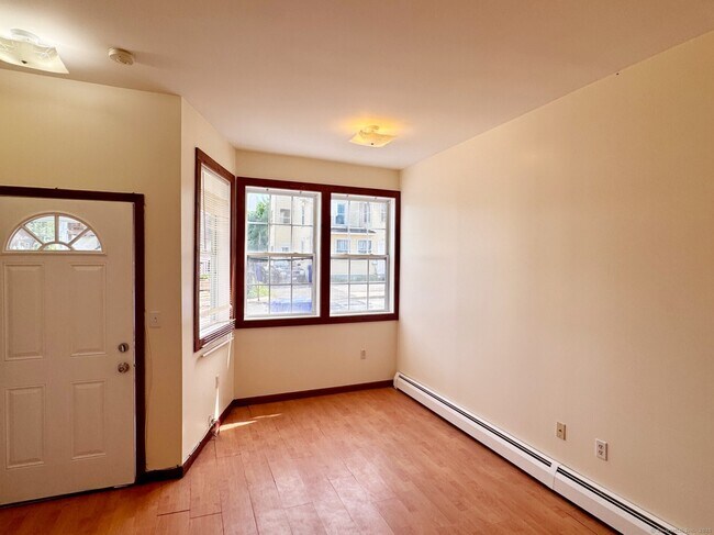 Foto del edificio - 225 E Pearl St