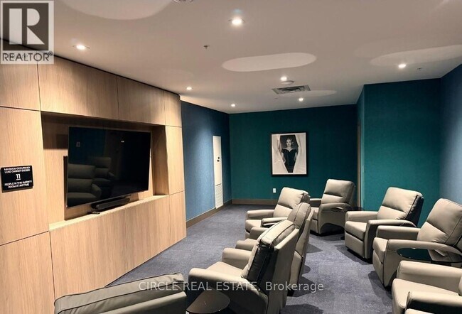 Photo du bâtiment - 75 James St S