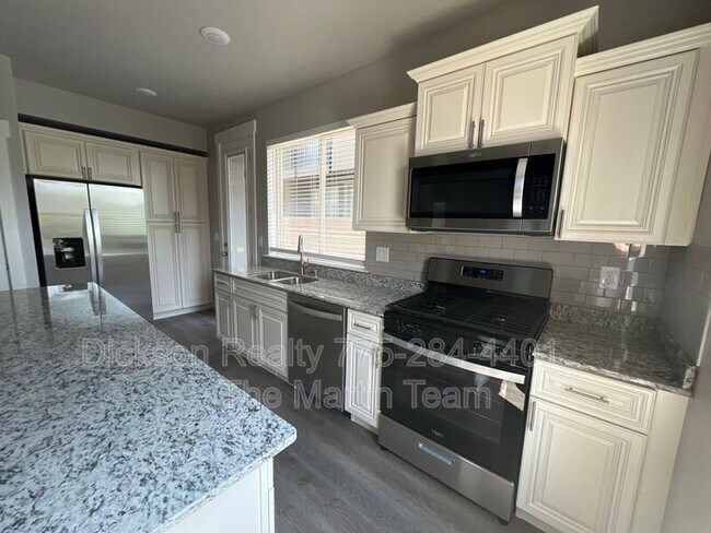 Building Photo - 760 Bluffs Ct