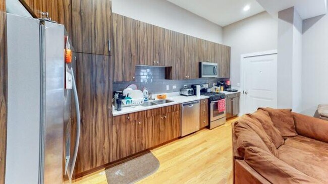 Foto del edificio - 3 bedroom in CHICAGO IL 60616