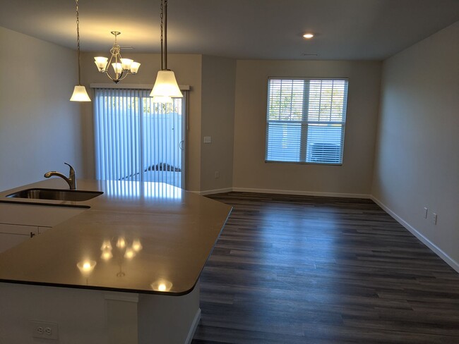 Building Photo - 3 BEDROOM TOWNHOME DOWNTOWN CONCORD-GREENW...