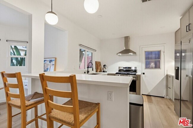 Foto del edificio - 3540 Division St