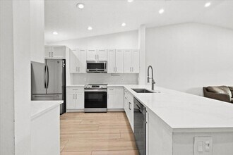 Building Photo - 10352 Mateo Ct