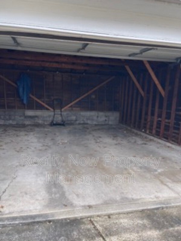 Building Photo - 2825 Wales Ave