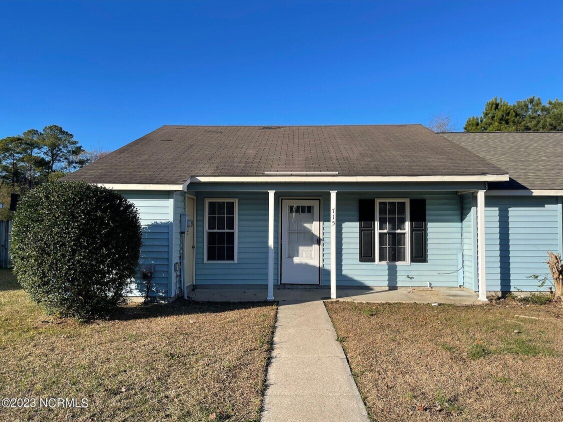 715 Pinewood Dr, Jacksonville, NC 28546 Townhome Rentals in