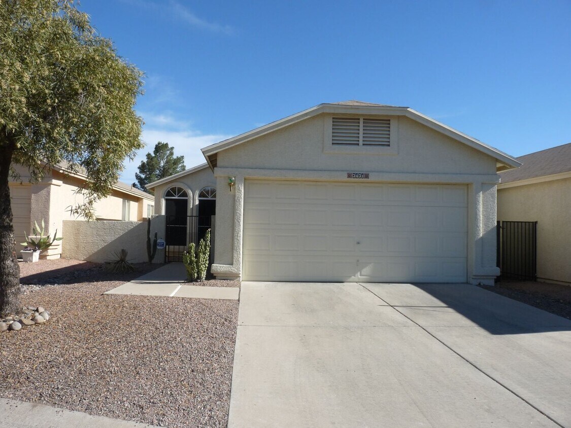 Foto principal - NW side home - won't last long!