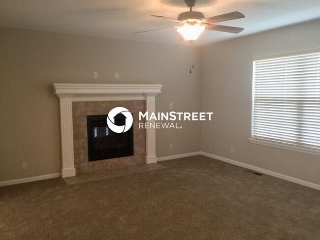 Building Photo - 4 Bedroom Pet-Friendly Home in Louisburg, KS with Main Street Renewal