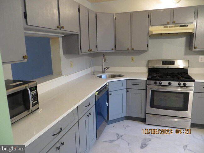 Building Photo - 20 Drewes Ct