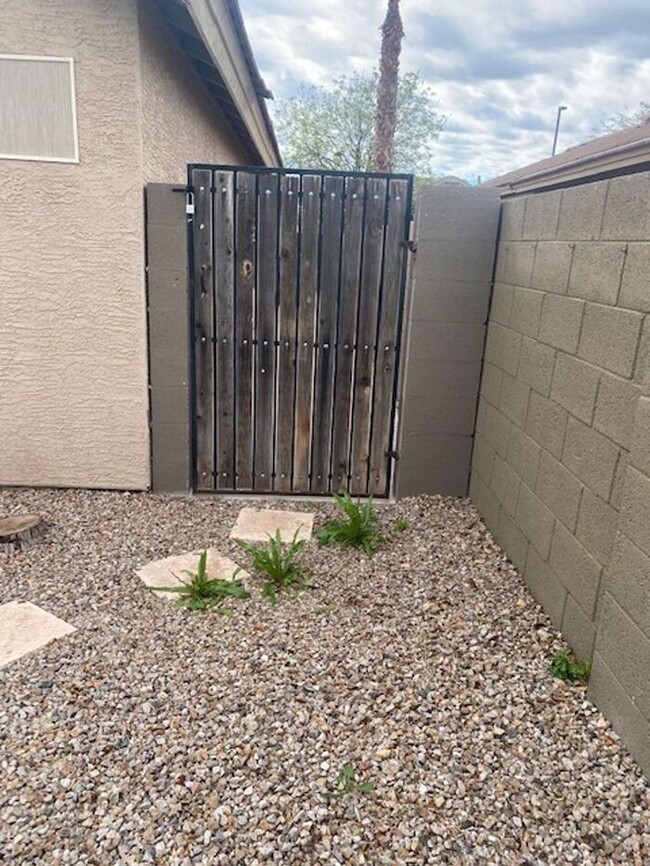 Building Photo - $2,350 3 Bedroom Gilbert 85296 Home For Le...