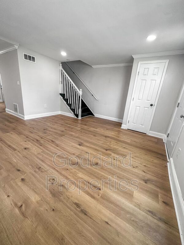 Photo - 2073 Larkhall Rd House