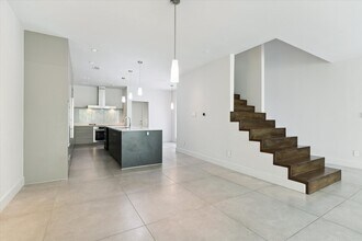 Building Photo - 1222 Marconi St