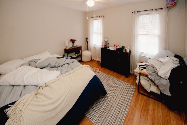 Photo - 1424 Shadowbrook Dr Apartment