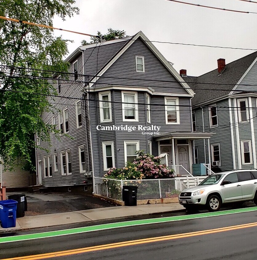 Building Photo - 54 Beacon St