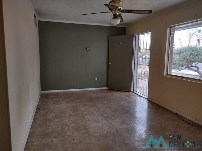 Building Photo - 1108 S Santa Catalina St