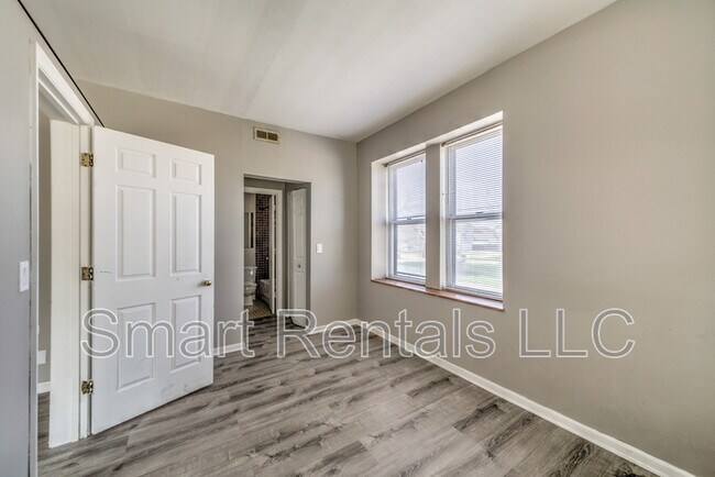 Foto del edificio - 3866 McRee Ave