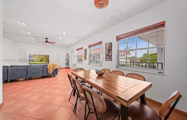 Foto del edificio - 2424 NE 9th St