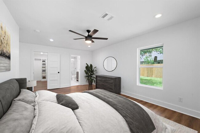 Building Photo - 10613 Willowisp Dr