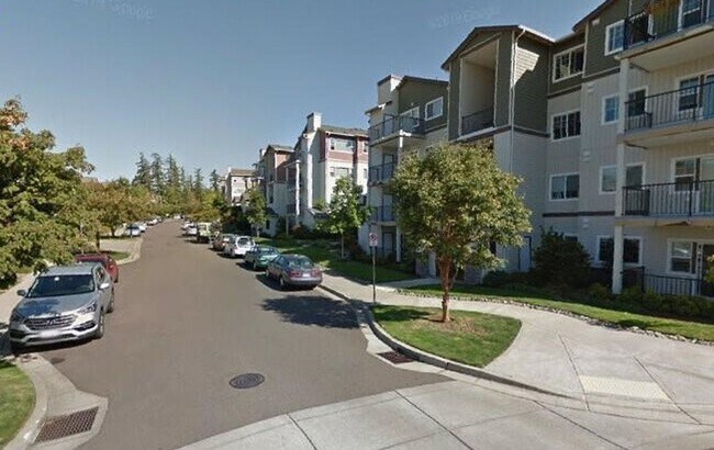 Foto del edificio - Condo w/ Garage. Close To St. Vincents Hospital, Freeways and Fast Commute To Portland