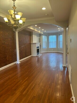 Building Photo - 1613 1st St NW