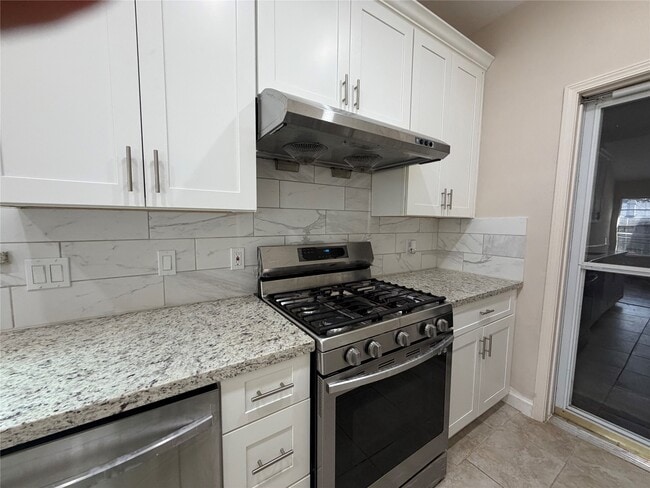 Building Photo - 3102 Frontier Dr