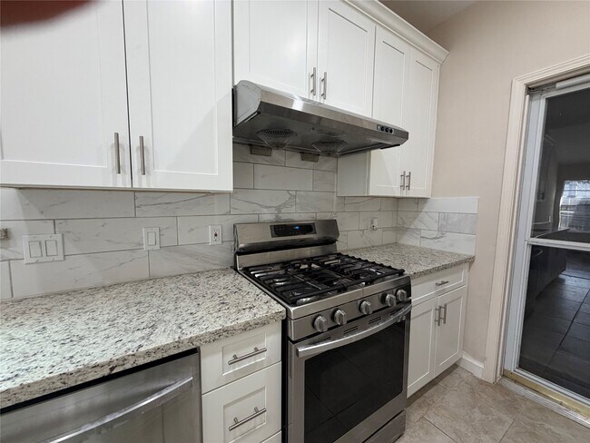 Foto del edificio - 3102 Frontier Dr