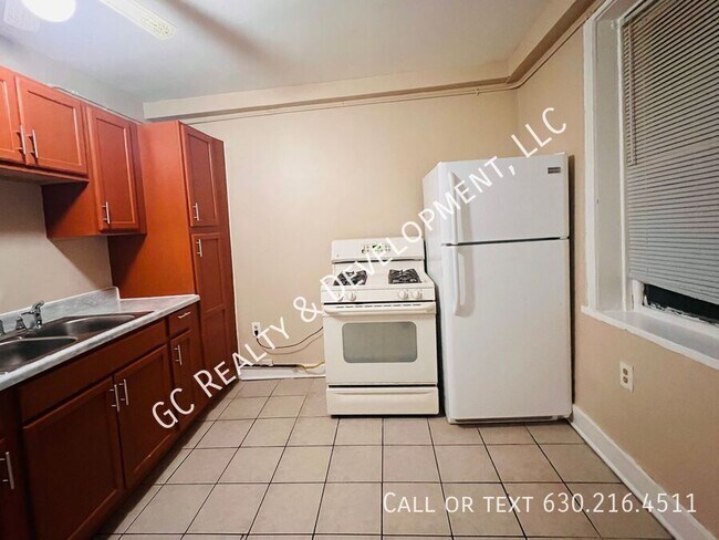 Foto del edificio - 1752 N Drake Ave