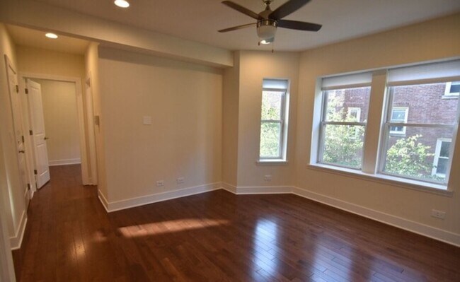 Building Photo - 4424-4432 N Wolcott Ave