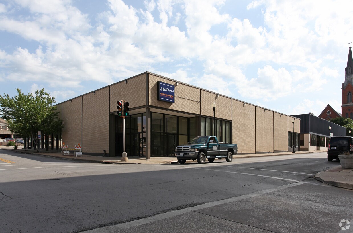 Building Photo - 602 Jules St
