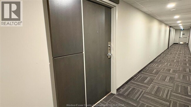 Photo du bâtiment - 2600 Sandwich W Pkwy