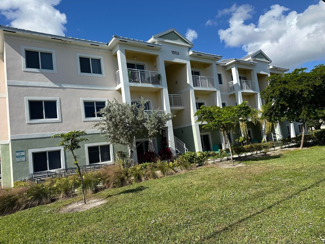 Primary Photo - 1587 Florida Mango Rd