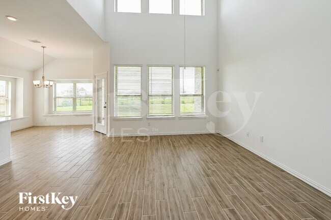 Foto del edificio - 14915 Lake Shore Ave