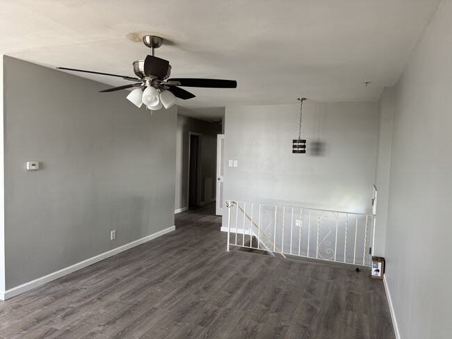 Building Photo - 10020 Jeanes St